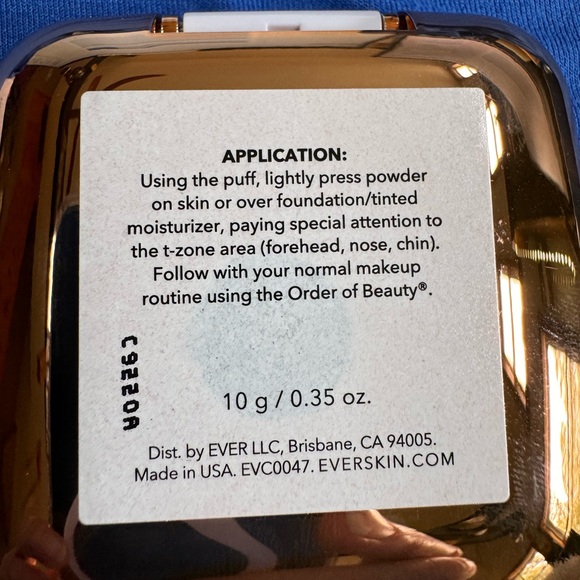 Ever BLUR Perfecting Face Powder Finishing Powder (Translucent) Size 10gm/0.35oz - Picture 6 of 9